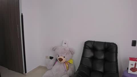 Snapshot of camilabliss chatting on December 4, 8:06 pm Camila online show from December 4, 8:06 pm