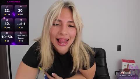 Snapshot of camilabliss chatting on December 19, 5:53 pm Camila online show from December 19, 5:53 pm