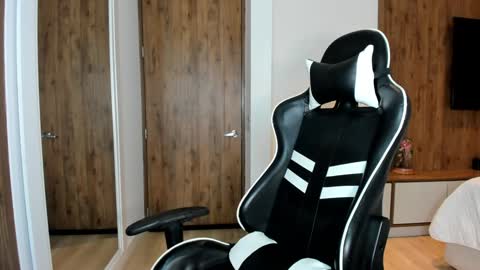 Camila online show from February 27, 2:33 am