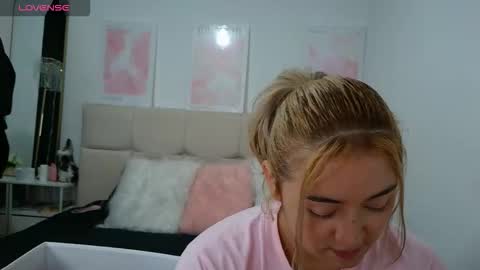 Snapshot of camilamarsh chatting on February 5, 2:43 pm camilamarsh online show from February 5, 2:43 pm