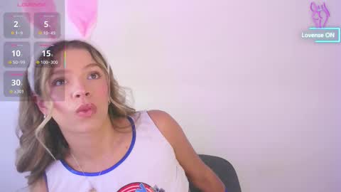 Snapshot of camilamonroee chatting on October 28, 1:58 pm Camila Monroee online show from October 28, 1:58 pm