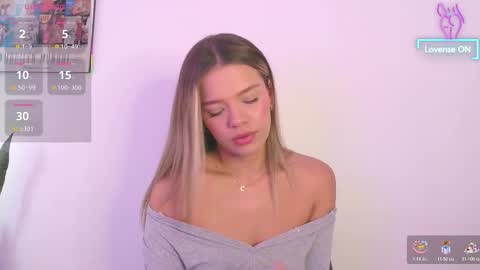 Snapshot of camilamonroee chatting on November 6, 2:07 pm Camila Monroee online show from November 6, 2:07 pm