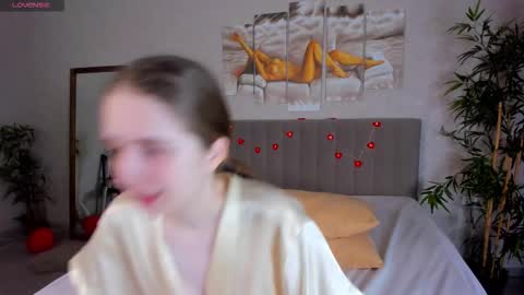 Snapshot of camilla_kelly chatting on February 17, 1:24 am Camilla online show from February 17, 1:24 am