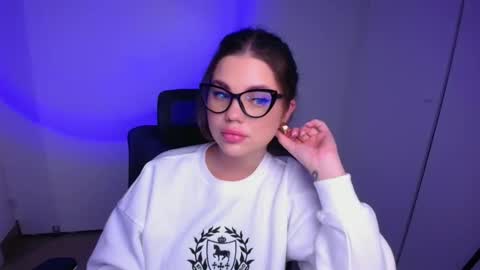 Camilla online show from November 27, 7:54 am