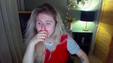 camilladreamer online show from March 29, 2:11 am