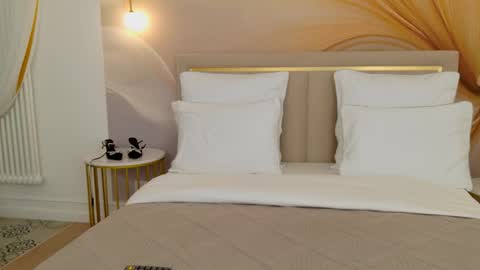 Camilla online show from September 19, 5:09 am