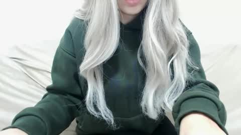 Snapshot of camillebunny chatting on December 4, 3:27 am CamilleBunny online show from December 4, 3:27 am