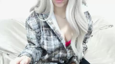 Snapshot of camillebunny chatting on December 15, 4:28 am CamilleBunny online show from December 15, 4:28 am