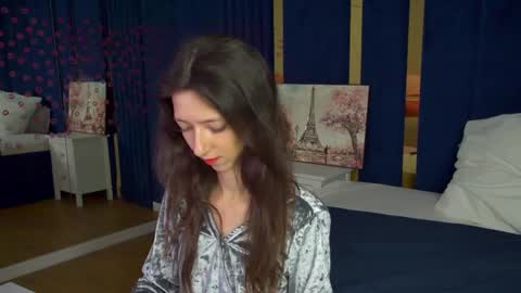 camillewhite online show from March 18, 5:32 am