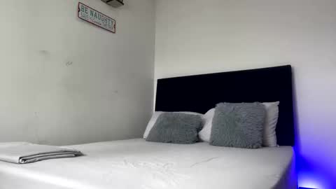 camilo_contre21 online show from January 10, 7:15 pm