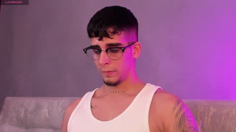   INDEPENDENT MODEL online show from January 8, 4:55 am