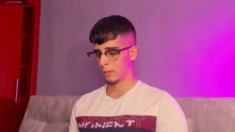   INDEPENDENT MODEL online show from January 13, 5:23 am