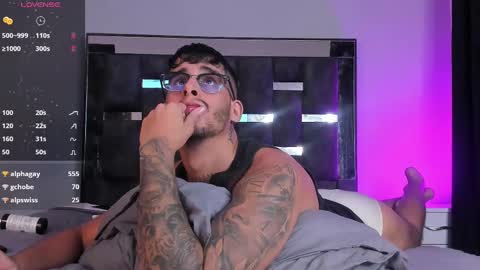   INDEPENDENT MODEL online show from February 26, 6:37 am