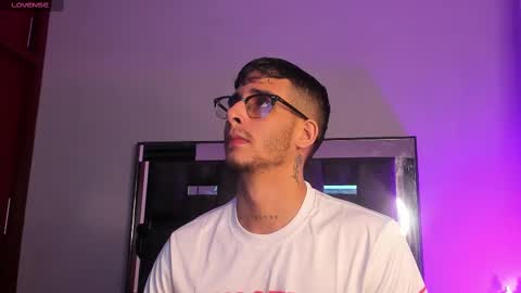   INDEPENDENT MODEL online show from March 7, 5:08 am