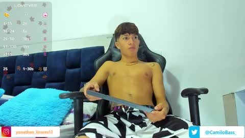 Snapshot of camilobass_ chatting on December 22, 1:12 am Camilo Bass online show from December 22, 1:12 am