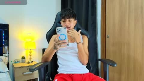 Snapshot of camilobass_ chatting on May 10, 8:03 pm Camilo Bass online show from May 10, 8:03 pm