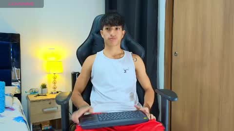 Snapshot of camilobass_ chatting on May 12, 1:03 am Camilo Bass online show from May 12, 1:03 am