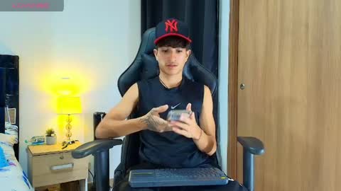 Snapshot of camilobass_ chatting on May 13, 1:14 am Camilo Bass online show from May 13, 1:14 am