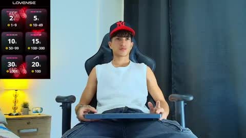 Snapshot of camilobass_ chatting on June 5, 1:45 am Camilo Bass online show from June 5, 1:45 am