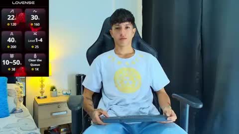 Snapshot of camilobass_ chatting on June 14, 1:36 am Camilo Bass online show from June 14, 1:36 am