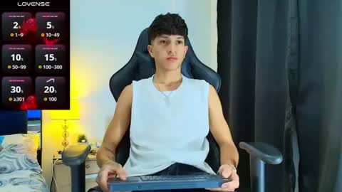 Snapshot of camilobass_ chatting on June 16, 1:30 am Camilo Bass online show from June 16, 1:30 am
