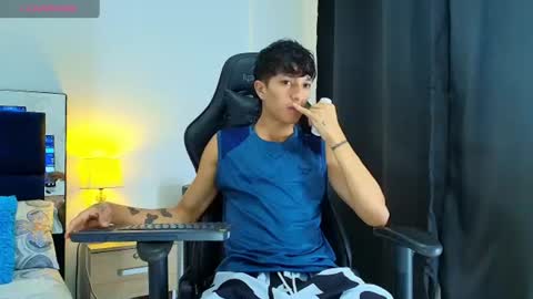 Snapshot of camilobass_ chatting on July 12, 12:34 am Camilo Bass online show from July 12, 12:34 am