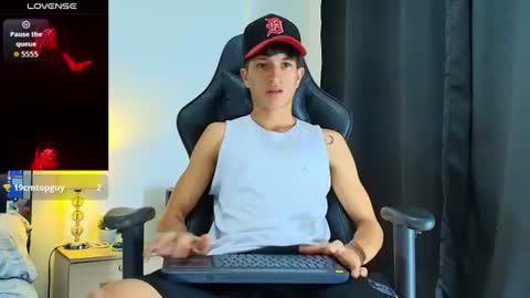 Snapshot of camilobass_ chatting on July 31, 12:43 am Camilo Bass online show from July 31, 12:43 am