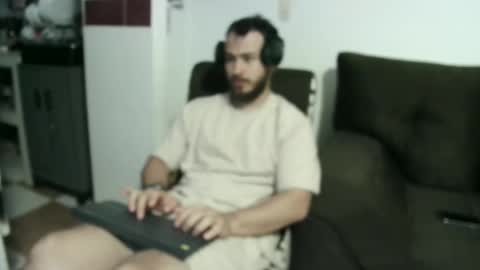 Snapshot of camiloex chatting on December 2, 12:30 am Camilo online show from December 2, 12:30 am