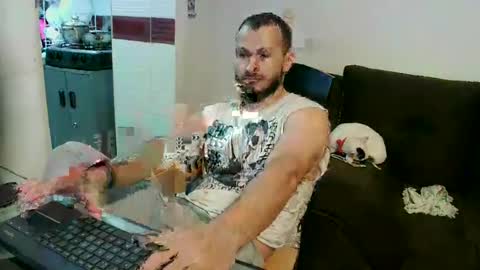 Snapshot of camiloex chatting on December 12, 11:25 pm Camilo online show from December 12, 11:25 pm