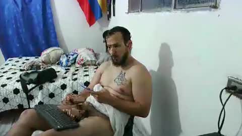 Snapshot of camiloex chatting on February 20, 11:21 pm Camilo online show from February 20, 11:21 pm