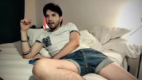 Snapshot of camilosaennz chatting on February 1, 12:29 am camilo online show from February 1, 12:29 am