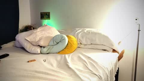 Snapshot of camilosaennz chatting on February 6, 4:42 am camilo online show from February 6, 4:42 am