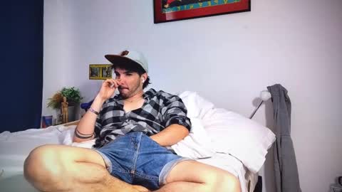 Snapshot of camilosaennz chatting on February 10, 10:09 pm camilo online show from February 10, 10:09 pm