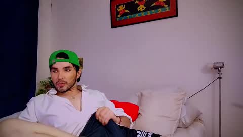 Snapshot of camilosaennz chatting on March 4, 12:29 am camilo online show from March 4, 12:29 am