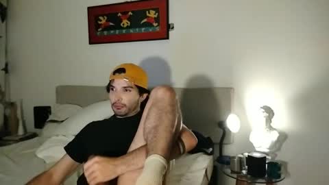 Snapshot of camilosaennz chatting on October 13, 7:30 am camilo online show from October 13, 7:30 am