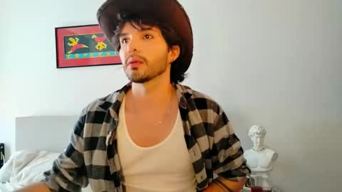 Snapshot of camilosaennz chatting on October 17, 7:05 pm camilo online show from October 17, 7:05 pm