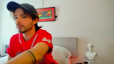 Snapshot of camilosaennz chatting on October 18, 7:25 pm camilo online show from October 18, 7:25 pm