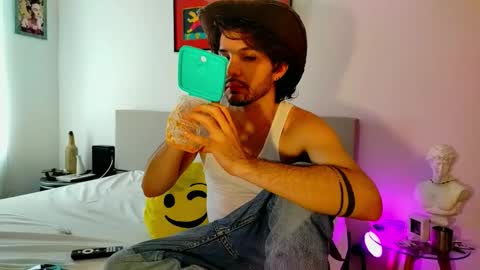 Snapshot of camilosaennz chatting on October 20, 8:53 pm camilo online show from October 20, 8:53 pm