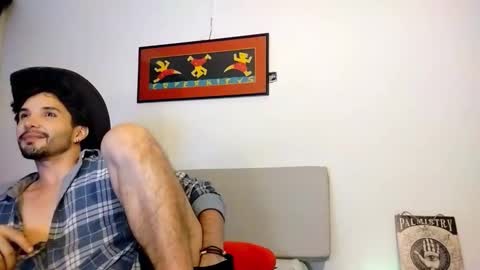 Snapshot of camilosaennz chatting on November 25, 5:40 am camilo online show from November 25, 5:40 am