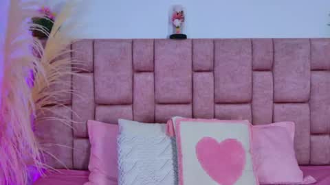 camiluxe online show from December 20, 8:27 pm