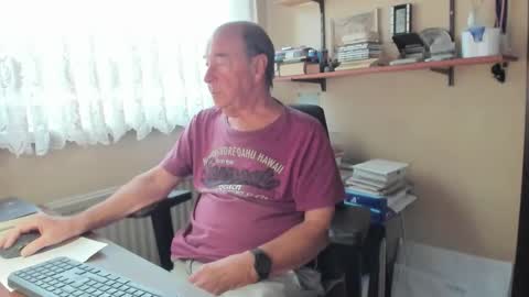 Snapshot of cammee chatting on November 19, 8:25 am Cammee online show from November 19, 8:25 am