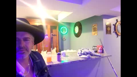 Snapshot of campbellcourtney385 chatting on January 10, 4:25 am campbellcourtney385 online show from January 10, 4:25 am