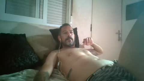 Snapshot of canary_braun chatting on October 22, 8:08 pm canary_braun online show from October 22, 8:08 pm