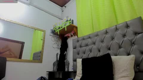 Snapshot of candi_afrodita chatting on October 23, 4:50 pm candi afrodita online show from October 23, 4:50 pm