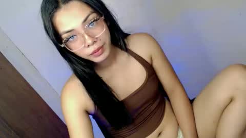 Snapshot of candi_blows chatting on February 17, 11:22 pm Candi online show from February 17, 11:22 pm