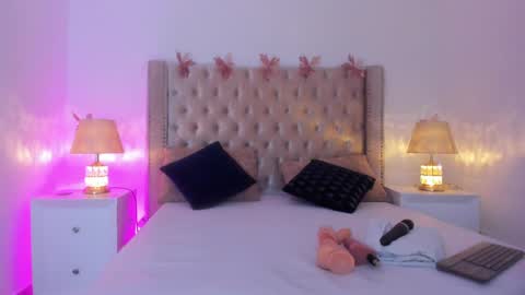 Candie  online show from May 24, 12:32 pm