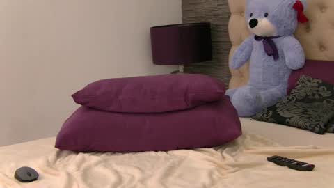 Snapshot of candy_babee chatting on October 9, 4:54 am Bella online show from October 9, 4:54 am