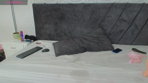 Snapshot of candy_bony chatting on February 13, 1:19 am candy_bony online show from February 13, 1:19 am