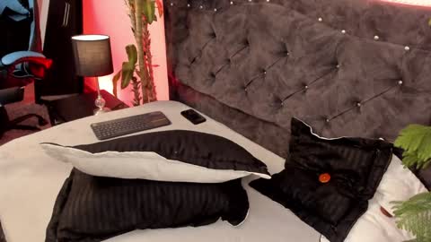 Snapshot of candy_canne__ chatting on December 13, 7:32 pm CamilaInstagram candy canne Pvt open online show from December 13, 7:32 pm