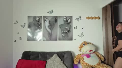 Im ChloeJoin The Fan Club online show from February 18, 11:06 am